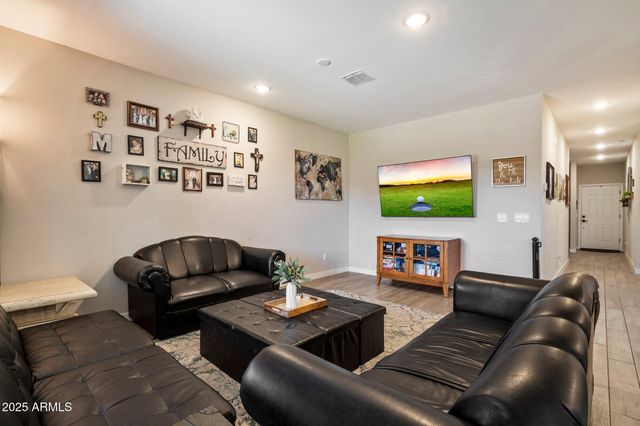 2753 E FOSSIL RIDGE Road, Phoenix, AZ 85050