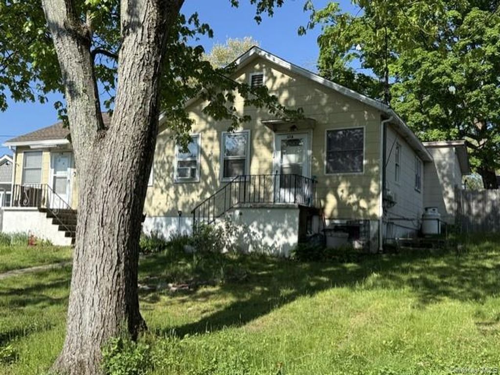 37 Argyle Street, Lake Peekskill, NY 10537