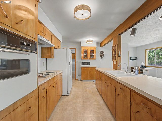 250 Se JUNIPER Ave, Gresham, OR 97080