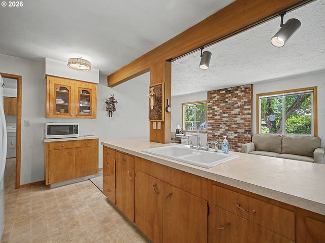 250 Se JUNIPER Ave, Gresham, OR 97080