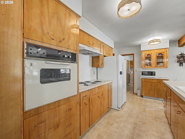 250 Se JUNIPER Ave, Gresham, OR 97080
