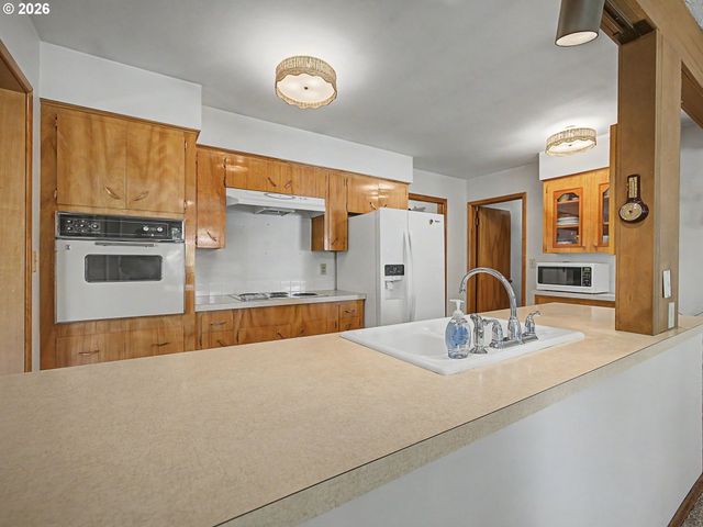 250 Se JUNIPER Ave, Gresham, OR 97080