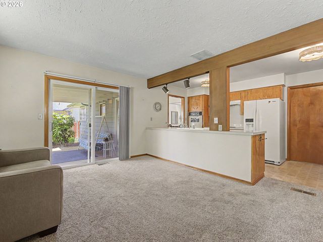 250 Se JUNIPER Ave, Gresham, OR 97080