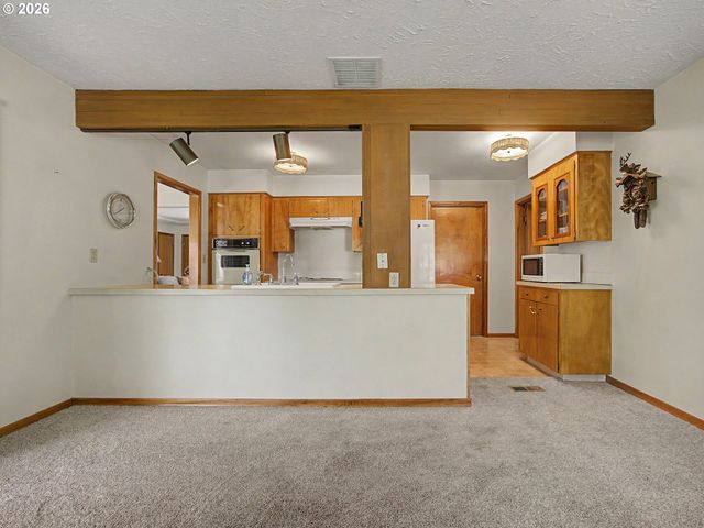 250 Se JUNIPER Ave, Gresham, OR 97080