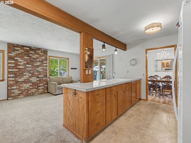 250 Se JUNIPER Ave, Gresham, OR 97080