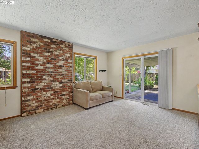 250 Se JUNIPER Ave, Gresham, OR 97080
