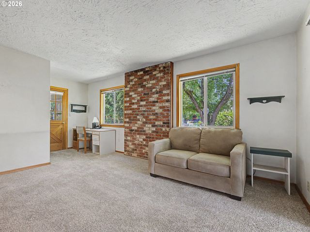 250 Se JUNIPER Ave, Gresham, OR 97080