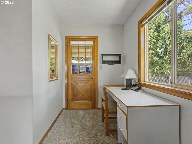 250 Se JUNIPER Ave, Gresham, OR 97080