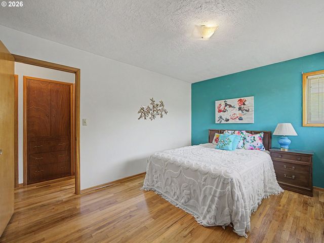 250 Se JUNIPER Ave, Gresham, OR 97080