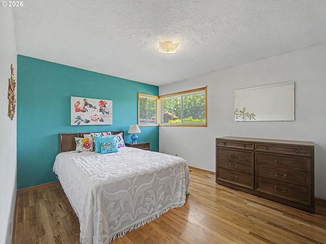 250 Se JUNIPER Ave, Gresham, OR 97080