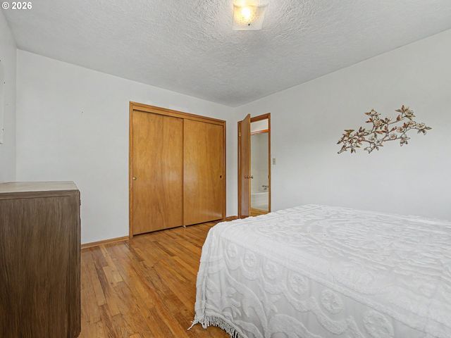 250 Se JUNIPER Ave, Gresham, OR 97080