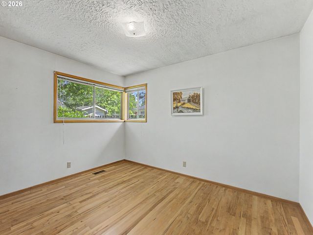 250 Se JUNIPER Ave, Gresham, OR 97080