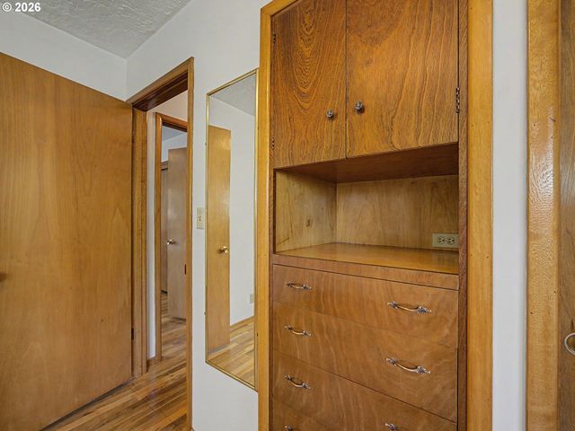 250 Se JUNIPER Ave, Gresham, OR 97080