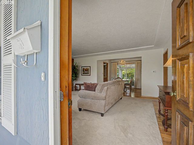 250 Se JUNIPER Ave, Gresham, OR 97080
