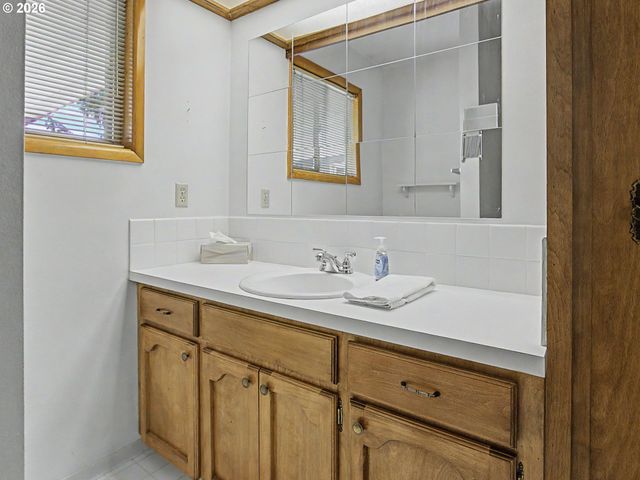 250 Se JUNIPER Ave, Gresham, OR 97080