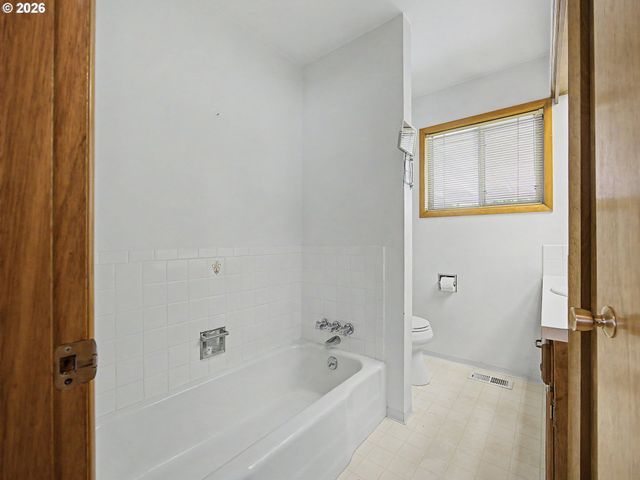 250 Se JUNIPER Ave, Gresham, OR 97080