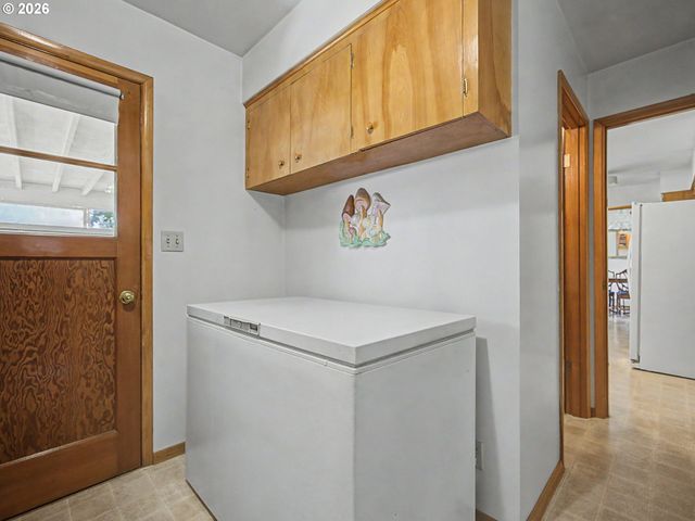 250 Se JUNIPER Ave, Gresham, OR 97080