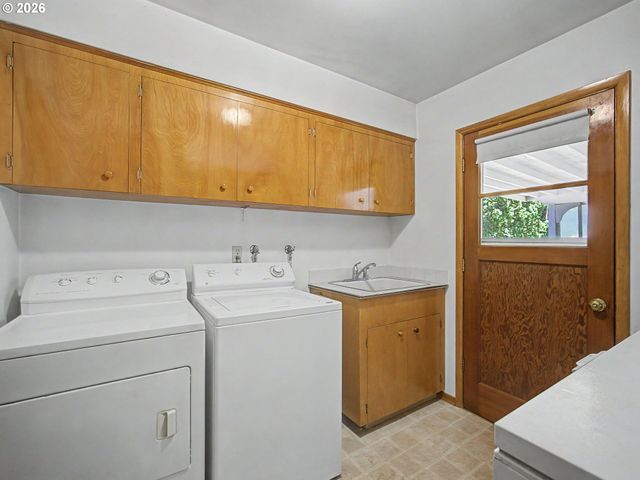 250 Se JUNIPER Ave, Gresham, OR 97080
