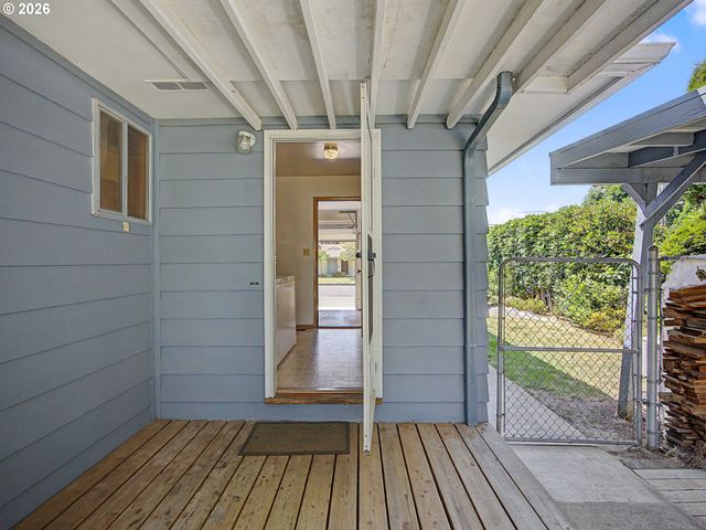 250 Se JUNIPER Ave, Gresham, OR 97080