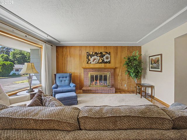 250 Se JUNIPER Ave, Gresham, OR 97080