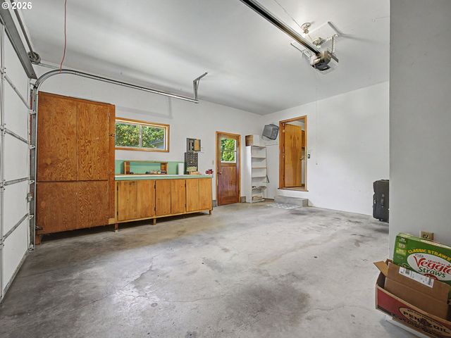250 Se JUNIPER Ave, Gresham, OR 97080