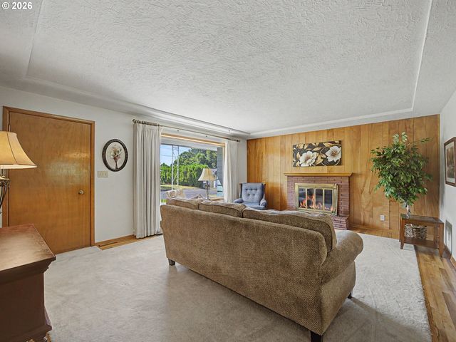 250 Se JUNIPER Ave, Gresham, OR 97080