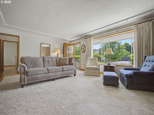 250 Se JUNIPER Ave, Gresham, OR 97080