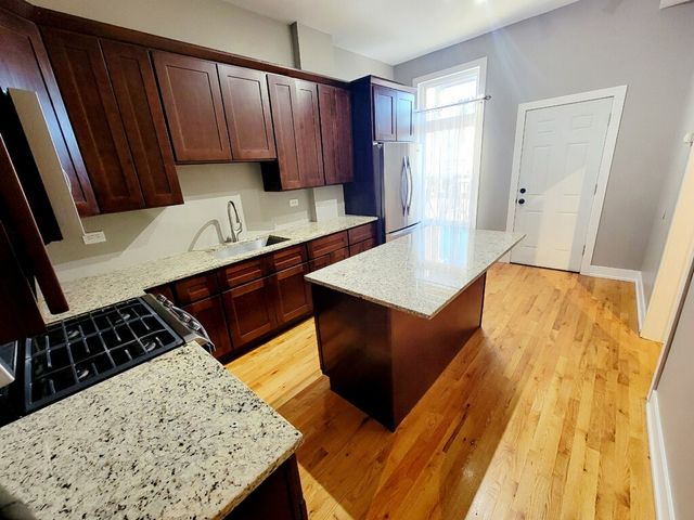 2809 W Warren Boulevard 1, Chicago, IL 60612