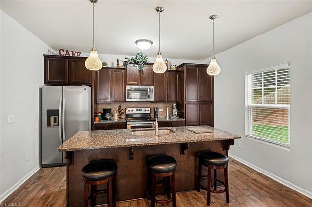 1586 Running Deer Drive, Kernersville, NC 27284