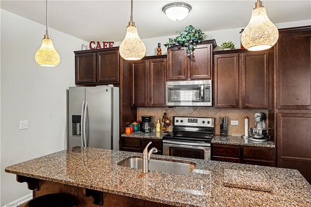 1586 Running Deer Drive, Kernersville, NC 27284
