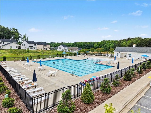 1586 Running Deer Drive, Kernersville, NC 27284