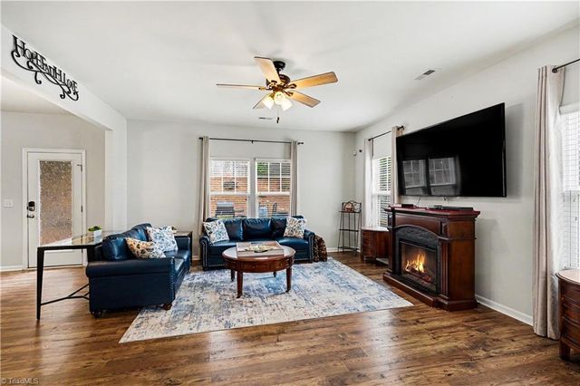1586 Running Deer Drive, Kernersville, NC 27284