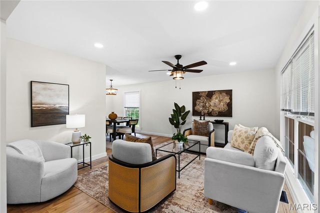 2390 Grassland Dr, Florissant, MO 63033