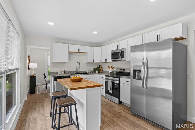 2390 Grassland Dr, Florissant, MO 63033