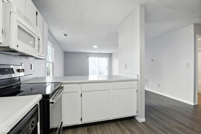 6702 Greendale Lane, Indianapolis, IN 46241