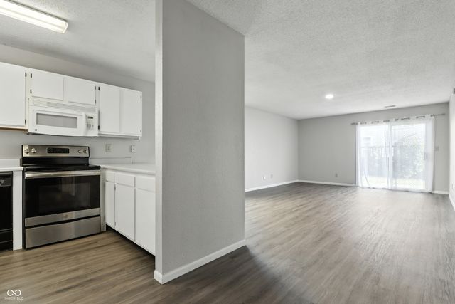 6702 Greendale Lane, Indianapolis, IN 46241