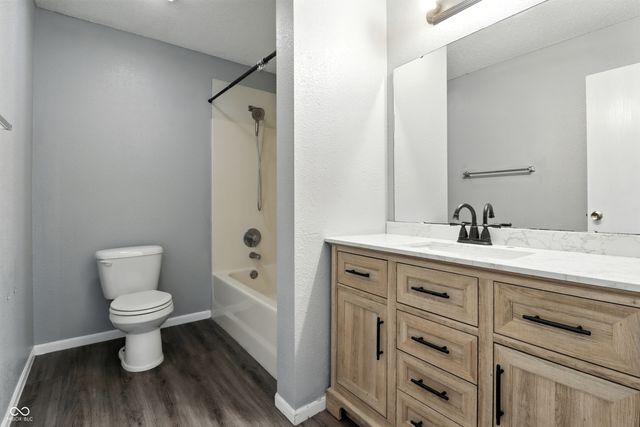 6702 Greendale Lane, Indianapolis, IN 46241