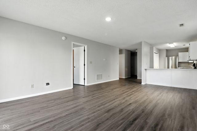 6702 Greendale Lane, Indianapolis, IN 46241