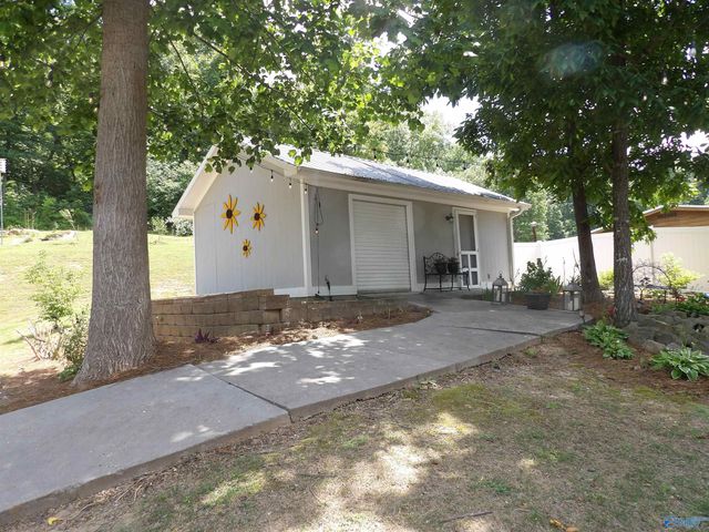 2760 Signal Point Road, Guntersville, AL 35976