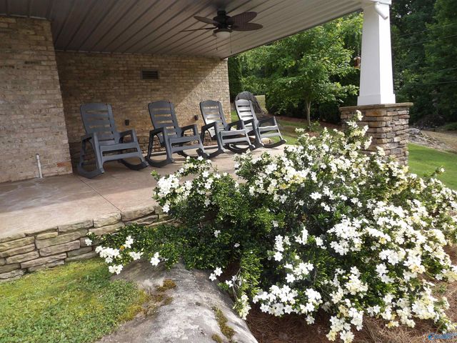 2760 Signal Point Road, Guntersville, AL 35976