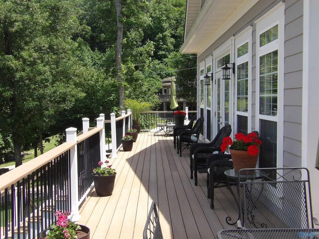 2760 Signal Point Road, Guntersville, AL 35976