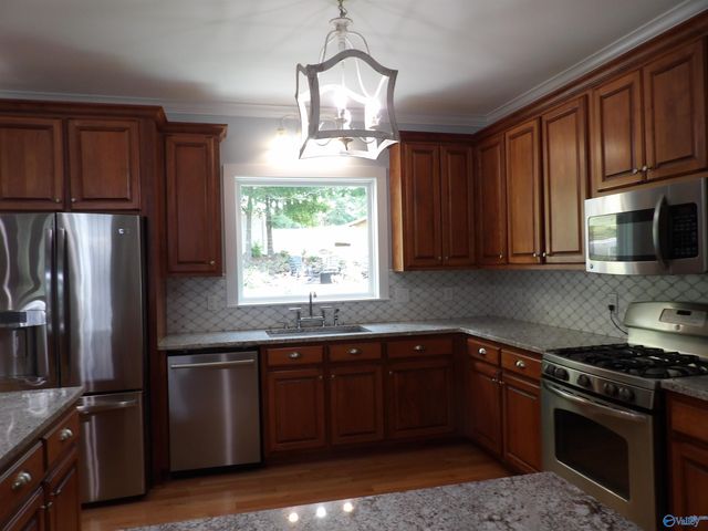 2760 Signal Point Road, Guntersville, AL 35976