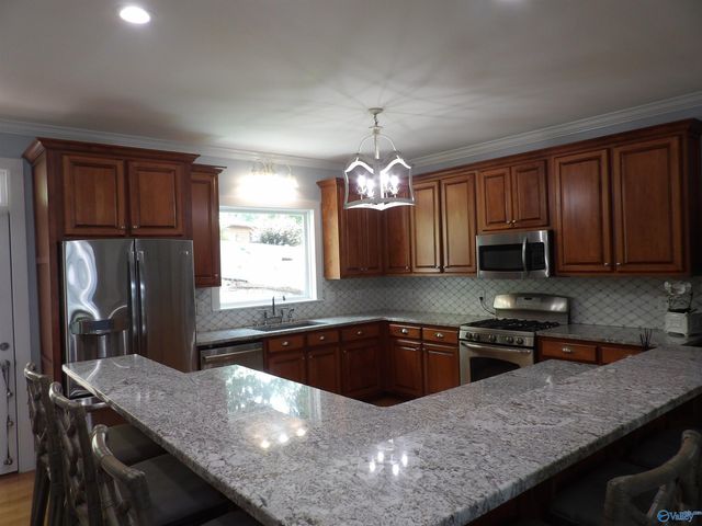 2760 Signal Point Road, Guntersville, AL 35976