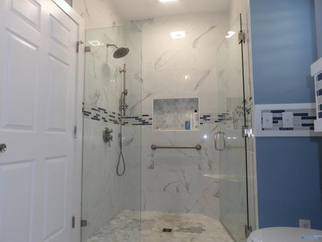 2760 Signal Point Road, Guntersville, AL 35976
