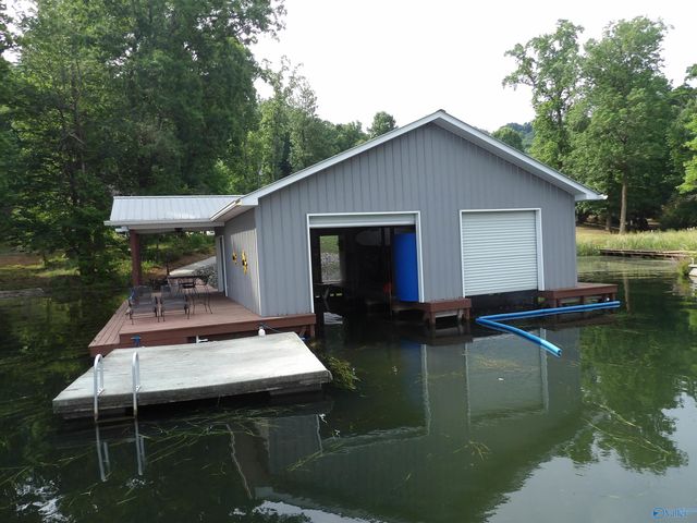2760 Signal Point Road, Guntersville, AL 35976