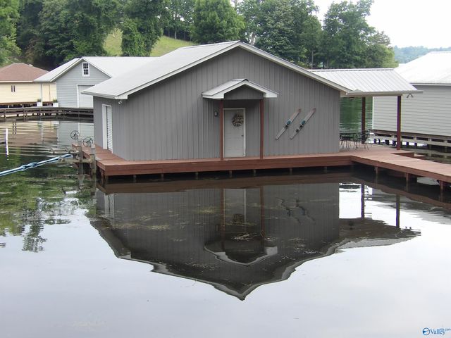 2760 Signal Point Road, Guntersville, AL 35976