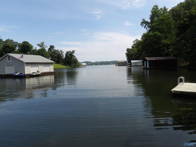 2760 Signal Point Road, Guntersville, AL 35976