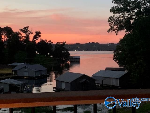 2760 Signal Point Road, Guntersville, AL 35976