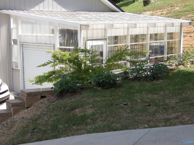 2760 Signal Point Road, Guntersville, AL 35976