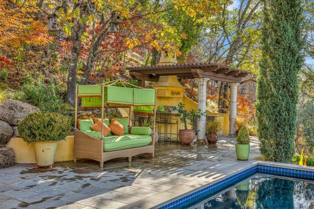 2395 Pickett Rd, Calistoga, CA 94515